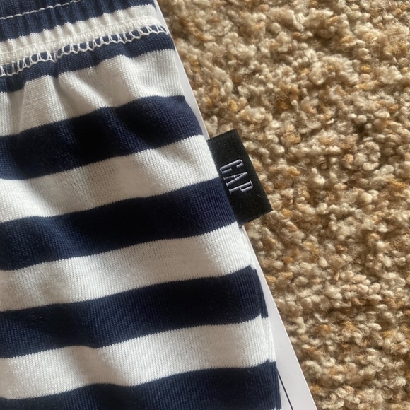 Gap × SmileyWorld® Kids 100% Recycled PJ Shorts Set - Picture 6 of 7